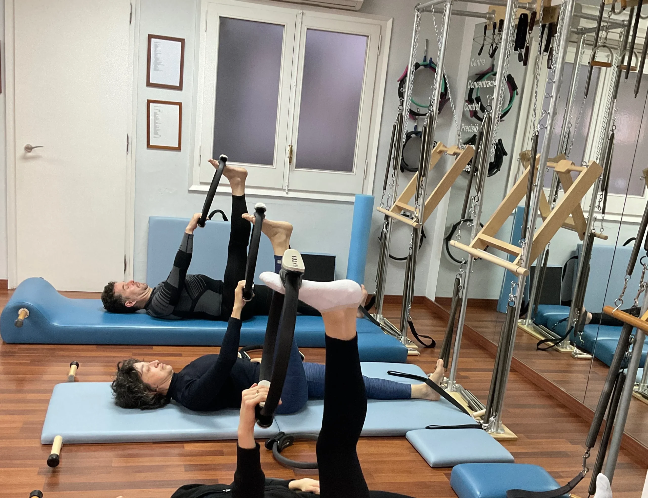 Clase de Pilates clásico en grupo reducido